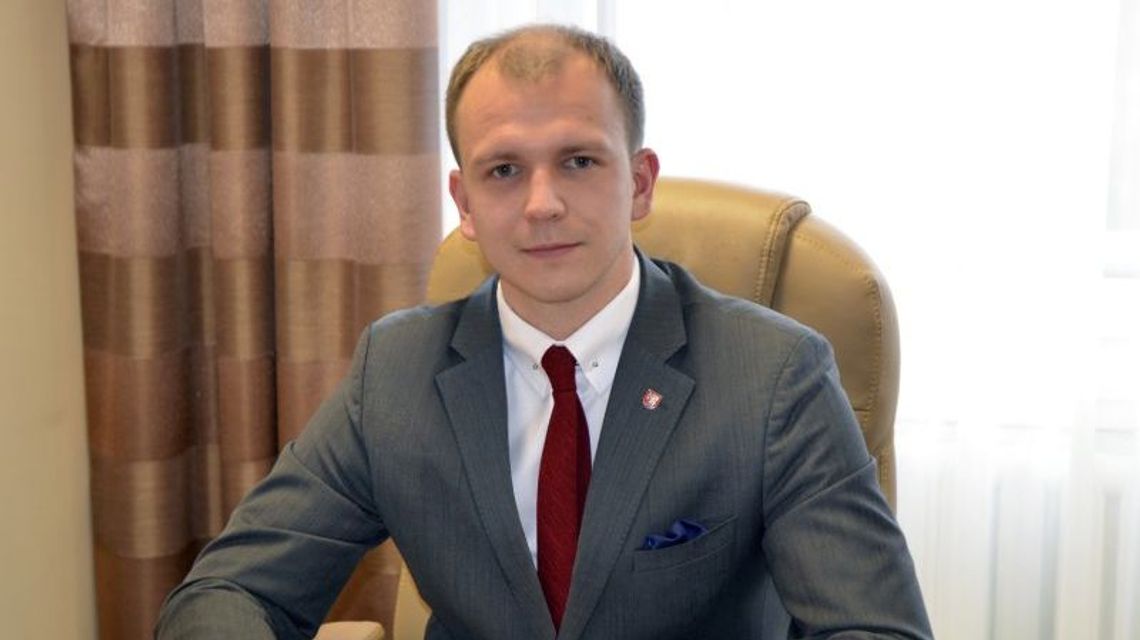 Z urzędu rozesłano zaskakującą wiadomość. Dotyczyła imienin i prezentów dla wicestarosty