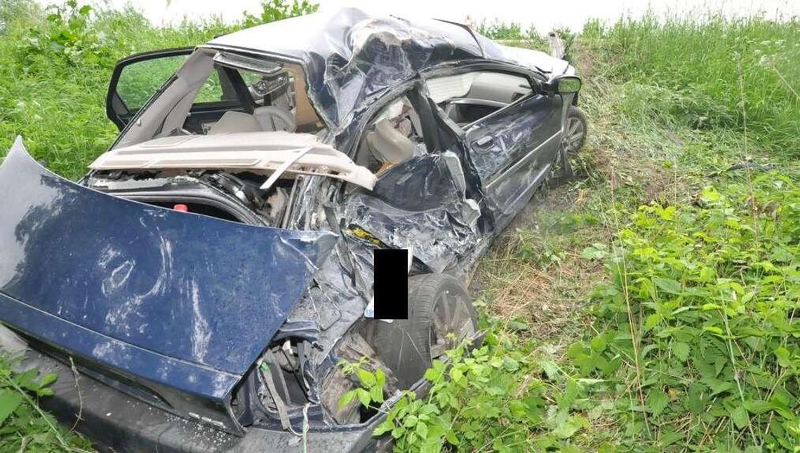 Z volvo niewiele zostało. 18-latek ciężko ranny [zdjęcia]