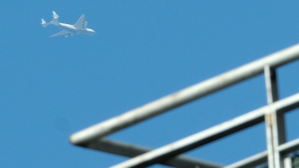 Z Warszawy odleciał największy samolot świata, który dostarczył sprzęt medyczny do Polski Z Warszawy odleciał największy samolot świata, który dostarczył sprzęt medyczny do Polski