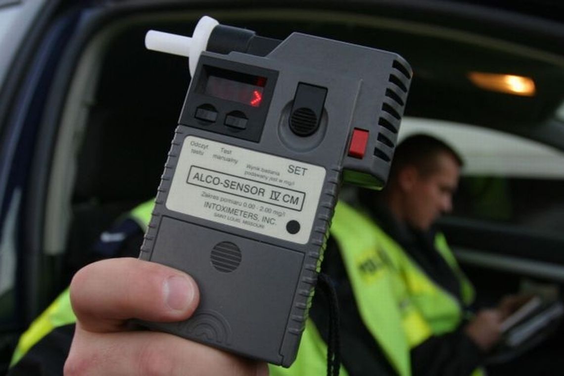 Z zakazem i na podwójnym gazie. Wpadł do rowu