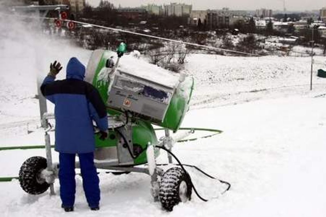Za ciepło na śnieg. Globus przerwał naśnieżanie Za ciepło na śnieg. Globus przerwał naśnieżanie