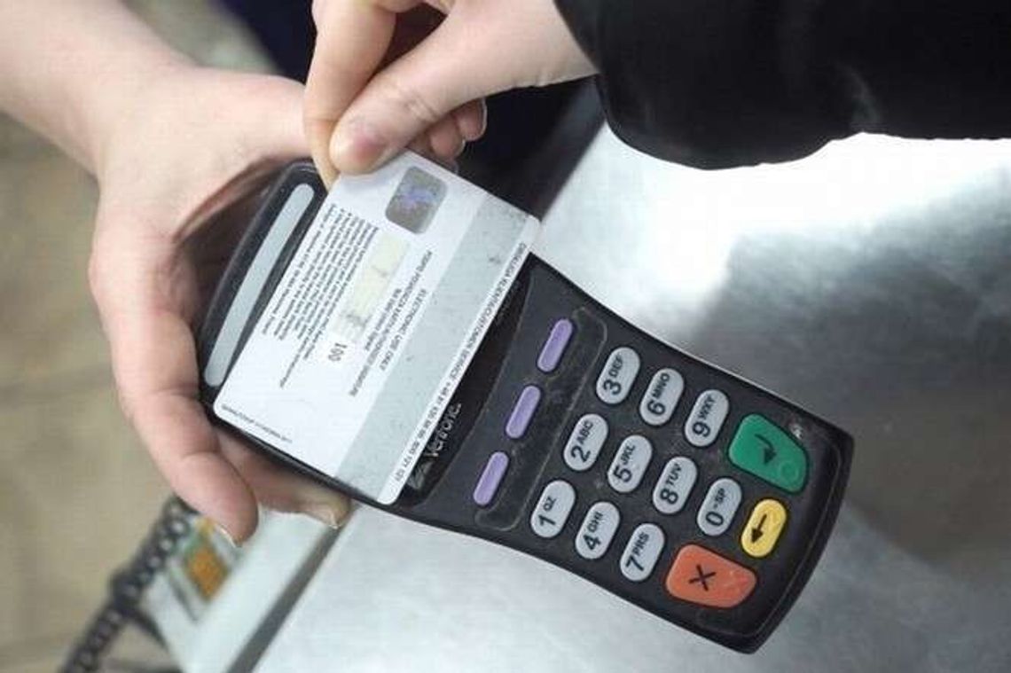 Za co płacili służbowymi kartami? Radny żąda wykazu transakcji Za co płacili służbowymi kartami? Radny żąda wykazu transakcji