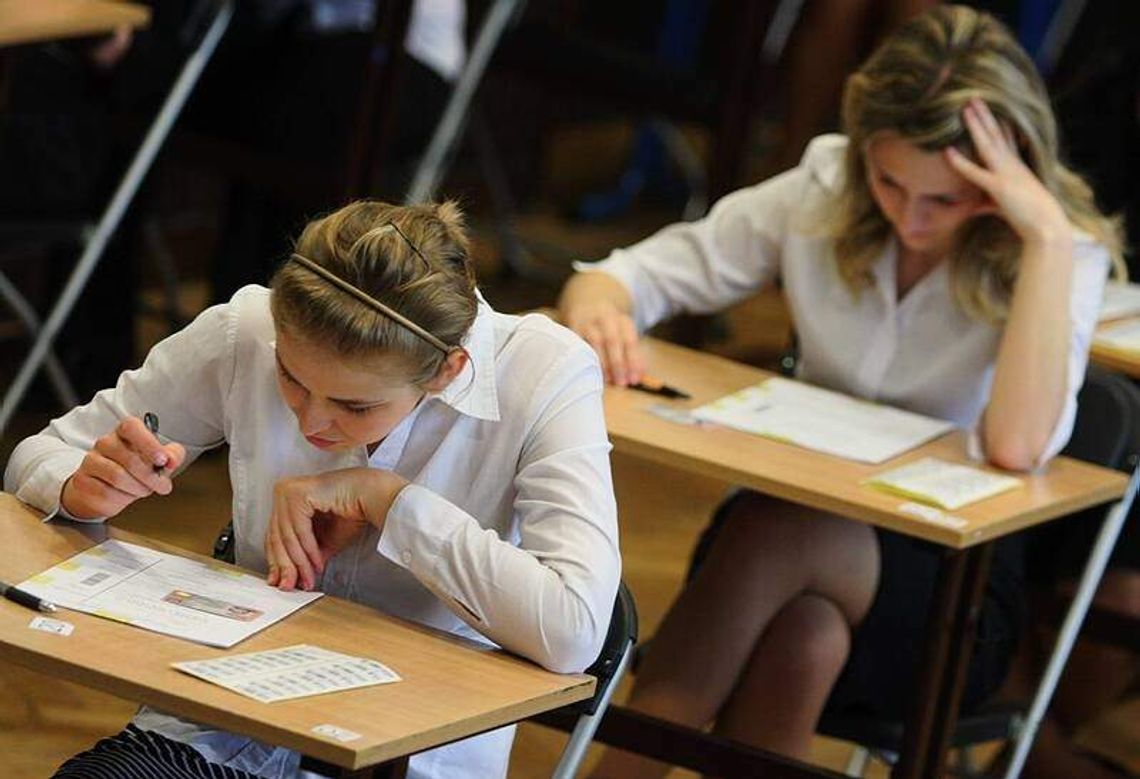 Za darmo przed maturą z WOS i języka polskiego Za darmo przed maturą z WOS i języka polskiego