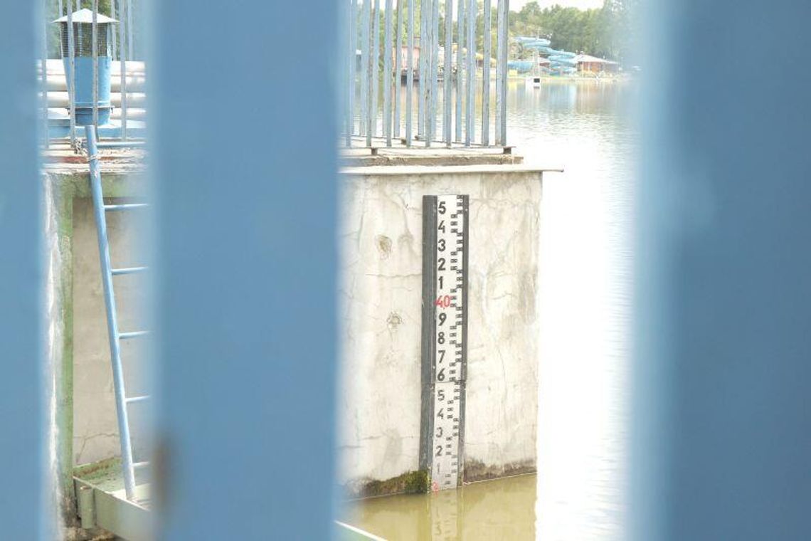 Za dużo wody w Zalewie Zemborzyckim. Czy zapora wytrzyma napór?