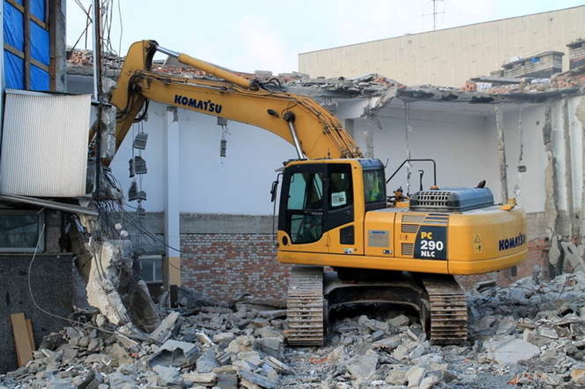 Za dwa lata będzie tu nowy ośrodek kultury. Burzą stary budynek [zdjęcia, wideo]