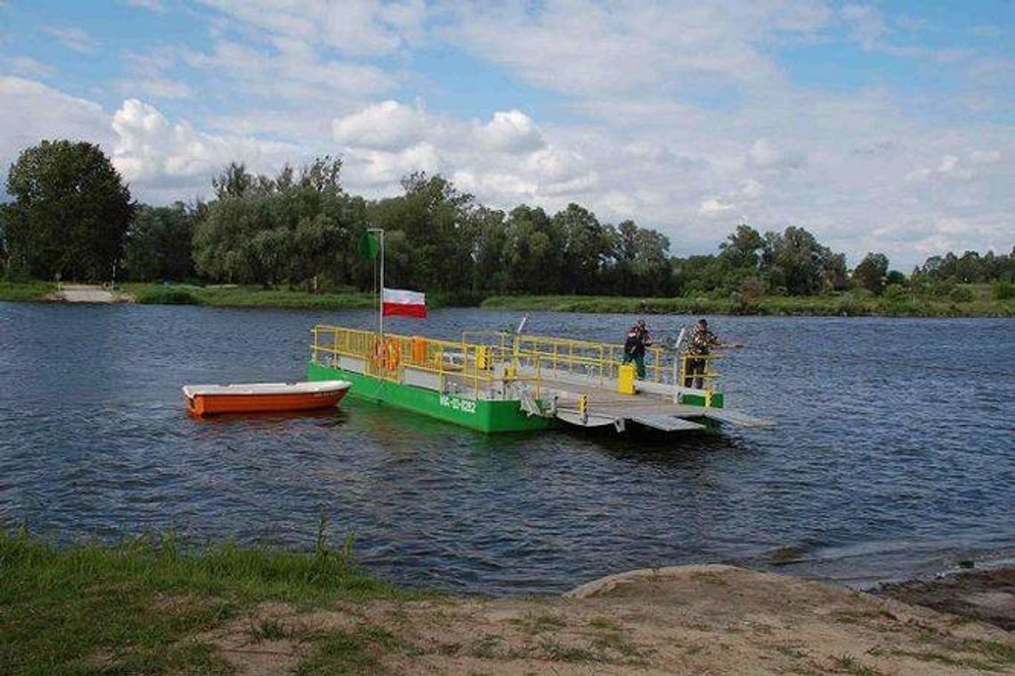 Za mało wody na przeprawy promem przez Bug Za mało wody na przeprawy promem przez Bug