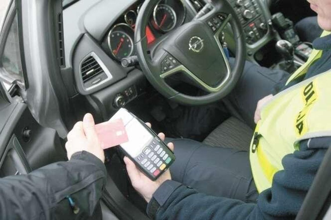 Za mandat zapłacisz kartą. Już wiadomo ile terminali dostaną policjanci w Lubelskiem