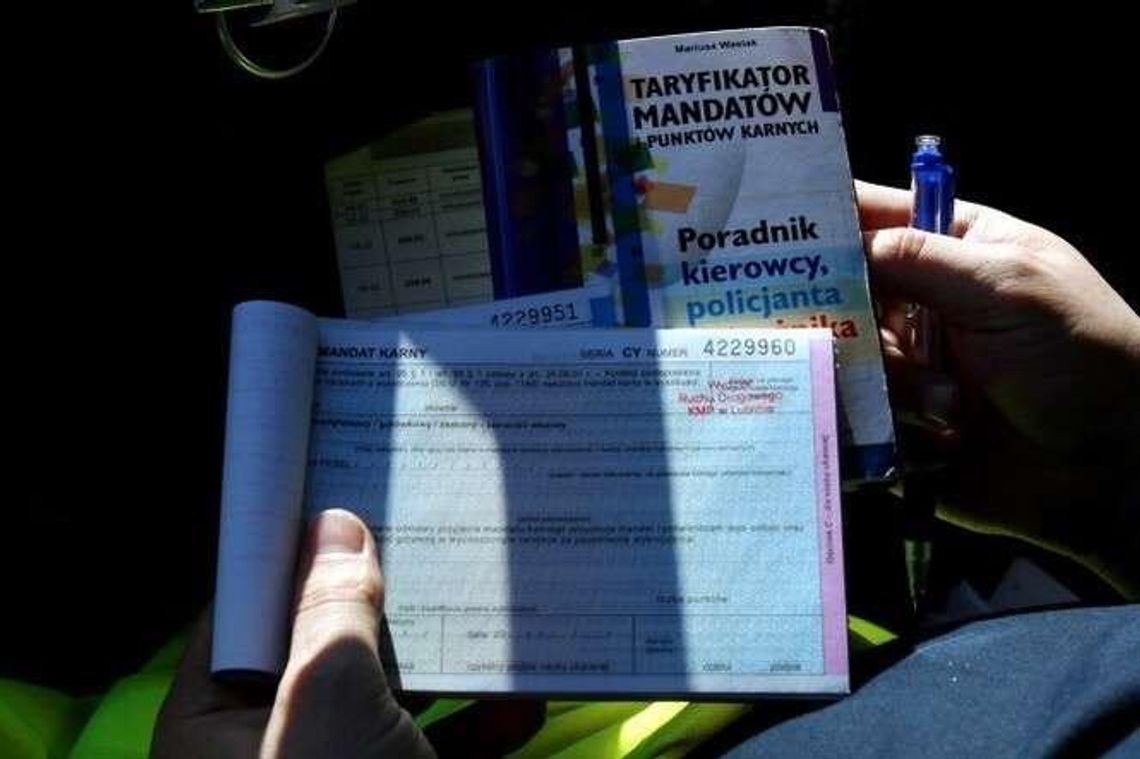 Za mandat zapłacisz kartą. W radiowozach zamontują terminale płatnicze