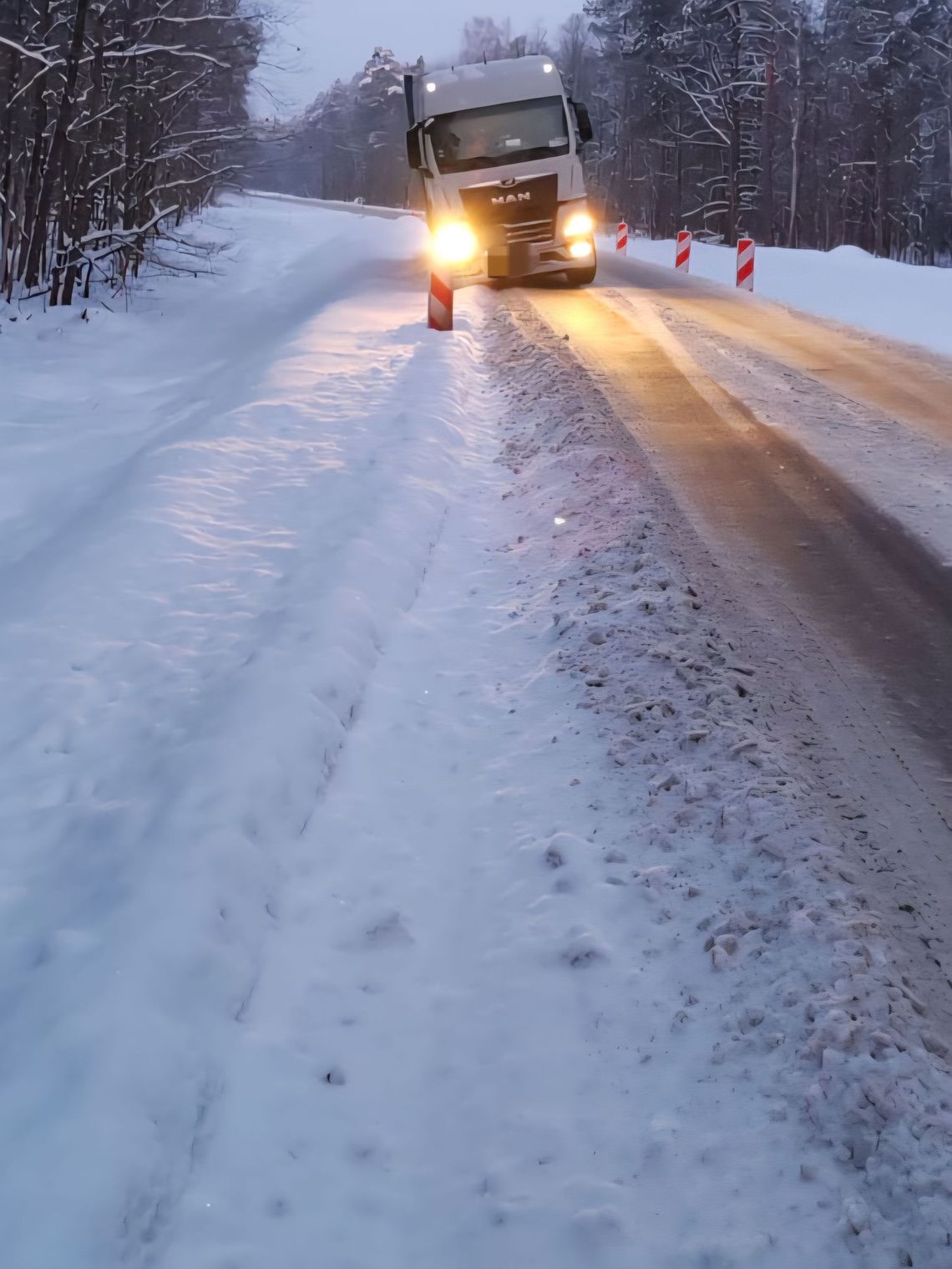 Zablokowana droga w kierunku Włodawy. Policja wyznaczyła objazdy