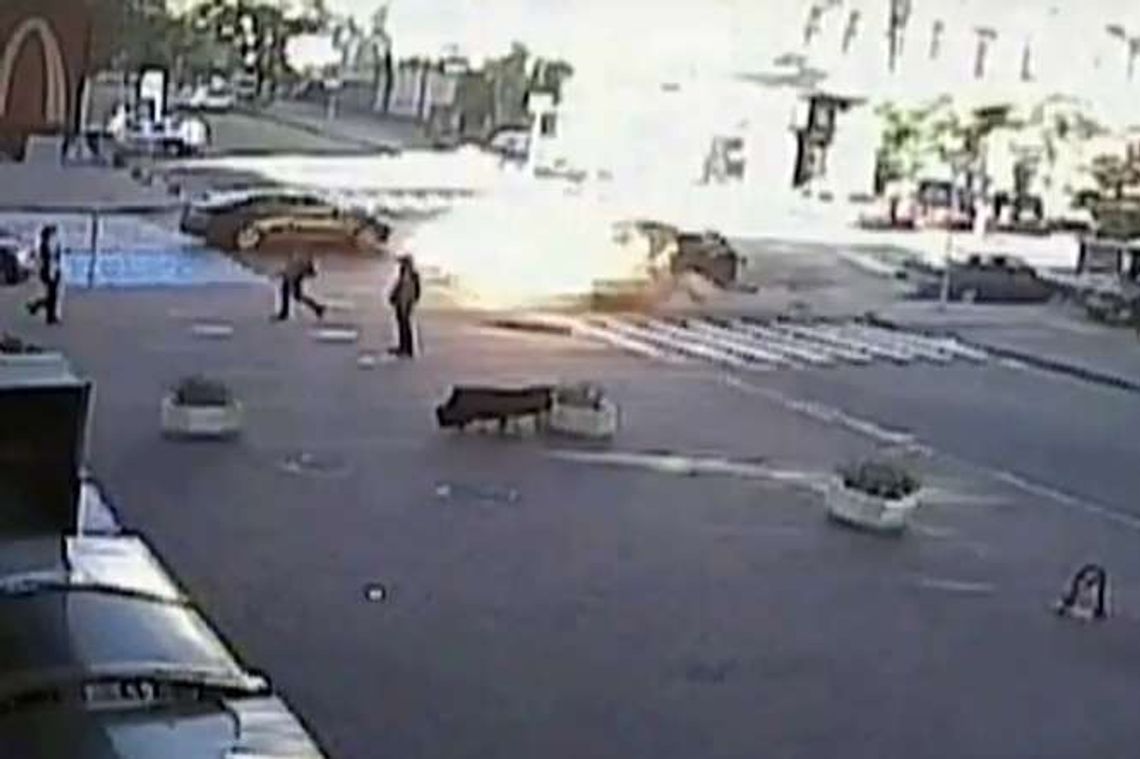 Zabójstwo dziennikarza na Ukrainie. Kamery nagrały moment wybuchu (wideo) Zabójstwo dziennikarza na Ukrainie. Kamery nagrały moment wybuchu (wideo)