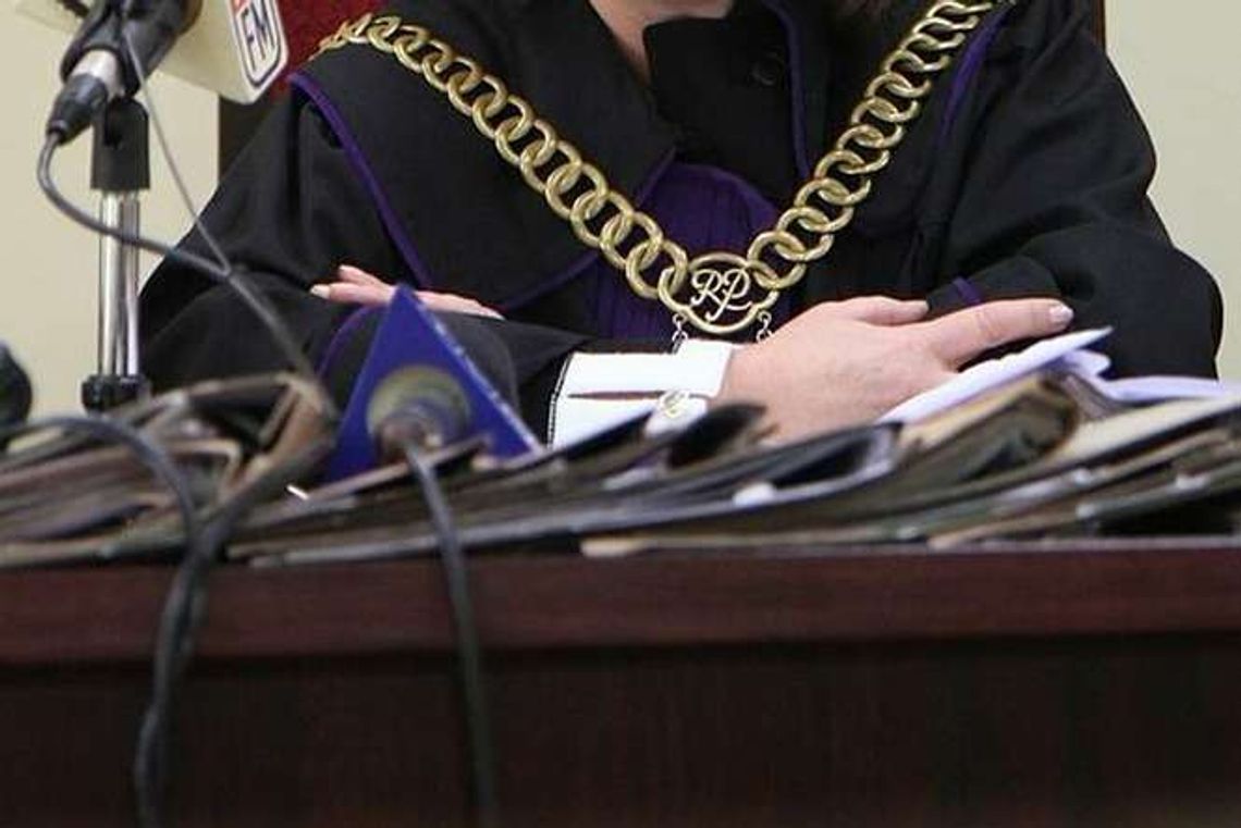 Zabójstwo w Piotrowicach: Nadziała męża na kij od szczotki, mężczyzna skonał w cierpieniach Zabójstwo w Piotrowicach: Nadziała męża na kij od szczotki, mężczyzna skonał w cierpieniach