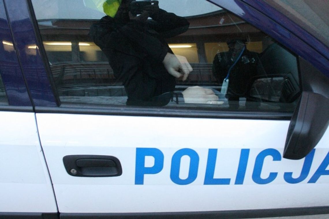 Zabrali autostopowiczów, a potem pobili i okradli