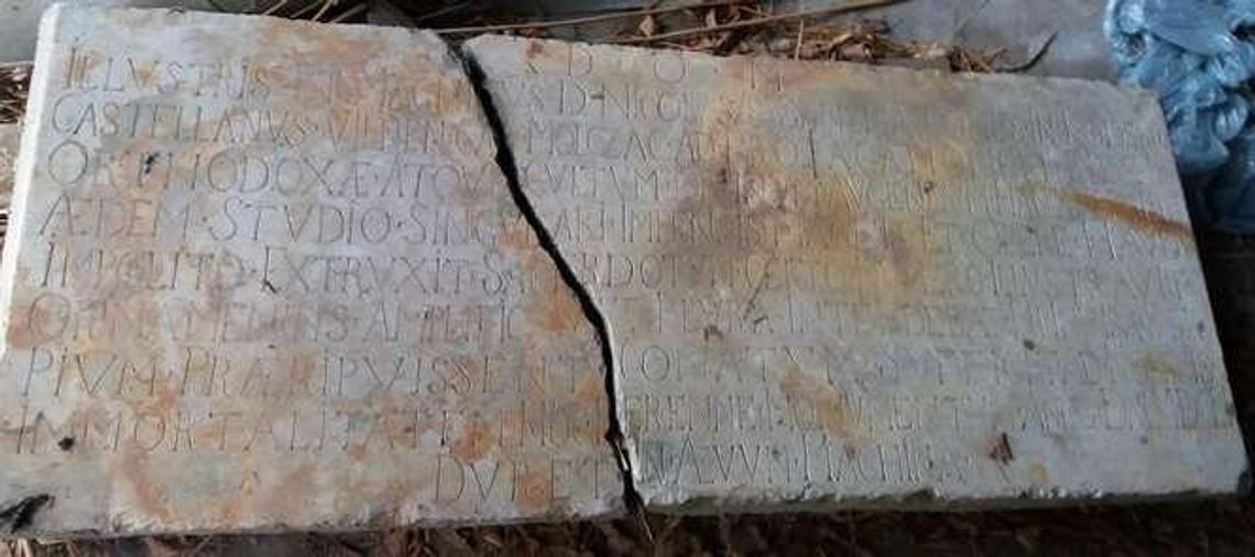 Zabytkowe tablice znalezione przypadkiem w stodole