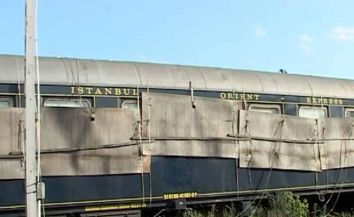 Zabytkowy \"Orient Express” zdewastowany przez złodziei metali