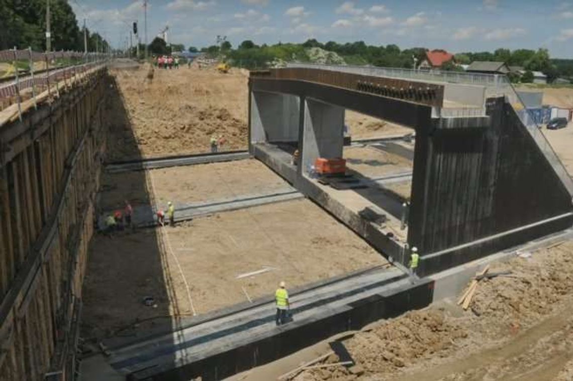 Zachodnia obwodnica Lublina: Zobacz jak nasuwają wiadukt kolejowy (wideo)