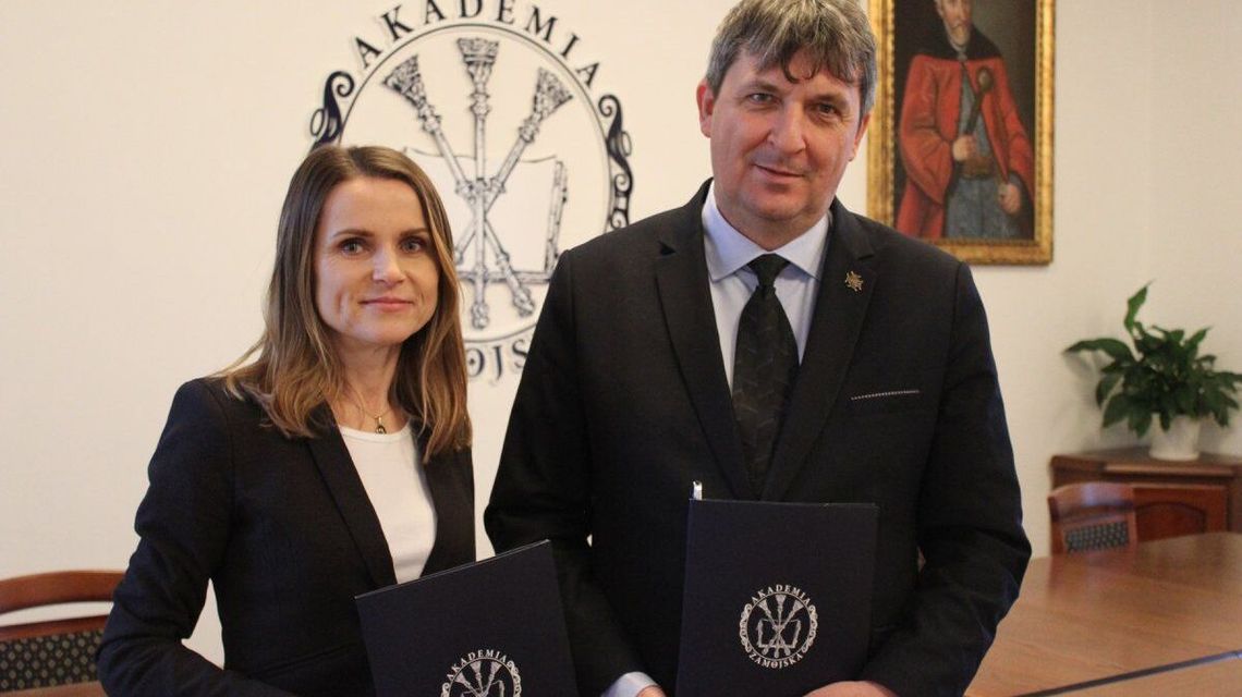 Zacieśniają współpracę. Uczelnia patronem klas w ogólniaku