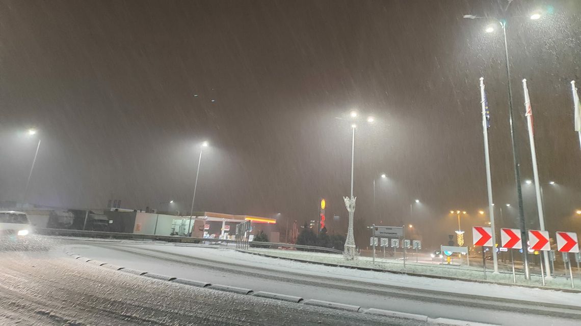 Zaczęło sypać. Ostrzeżenie: intensywne opady śniegu w regionie! Zaczęło sypać. Ostrzeżenie: intensywne opady śniegu w regionie!