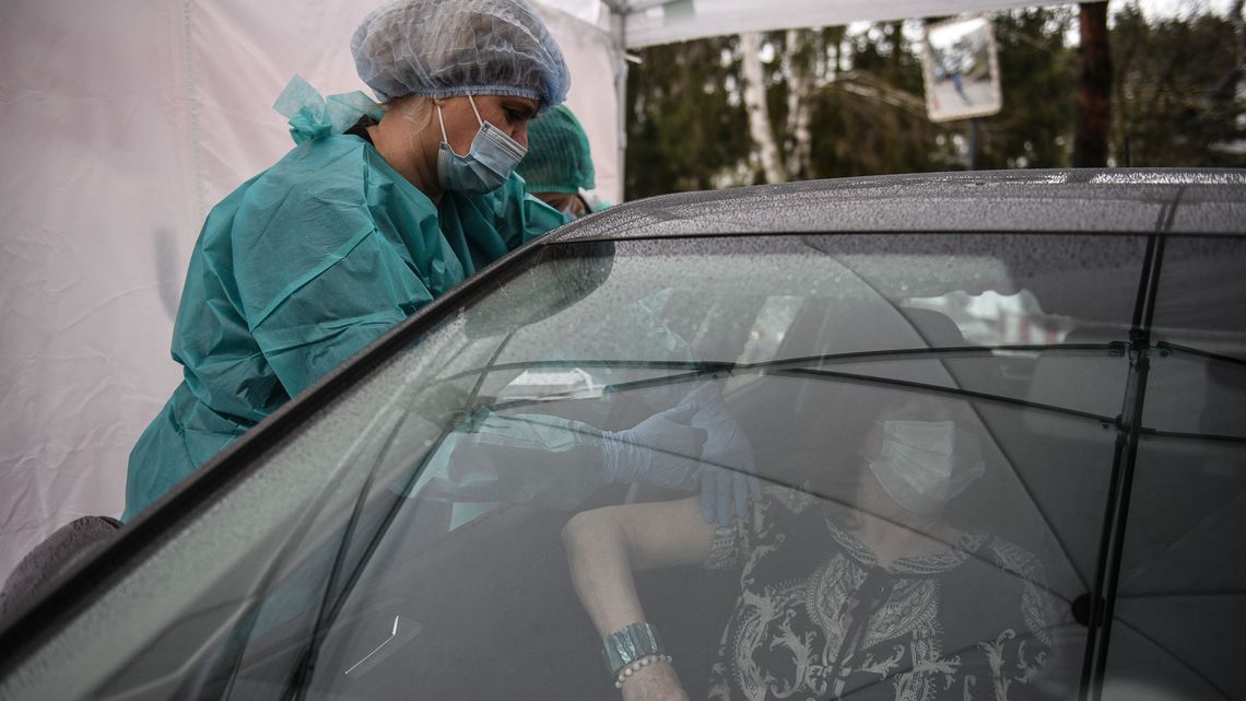 Zaczęły działać samochodowe punkty szczepień