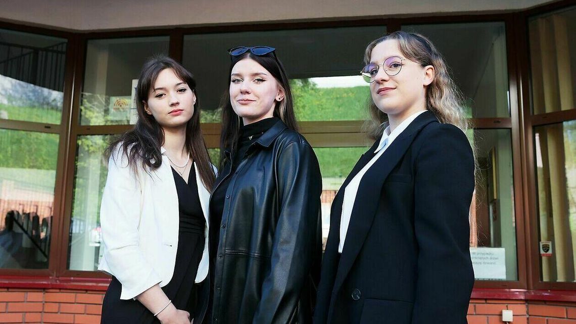  Zaczęły się matury. Nauczyciele musieli oddać telefony. Zdjęcia