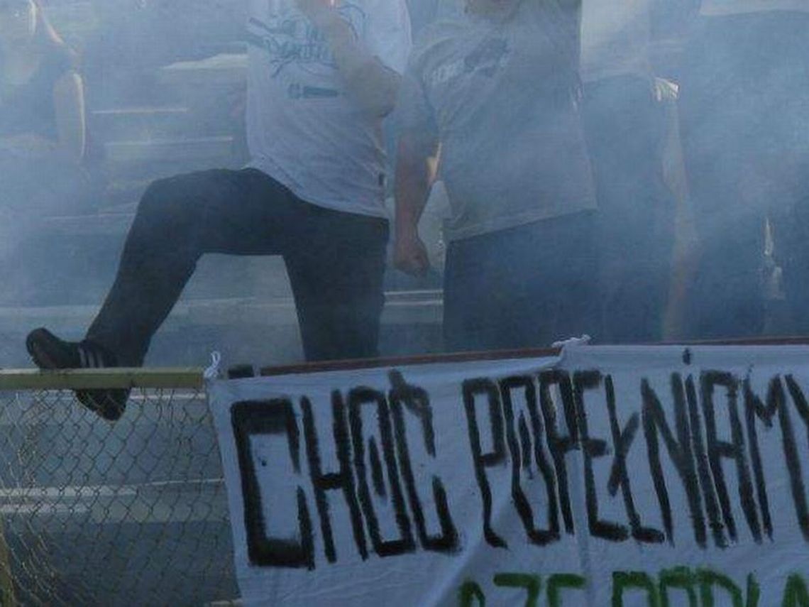 Zadyma na meczu Podlasie II - Sokółka. 11 kiboli zatrzymanych