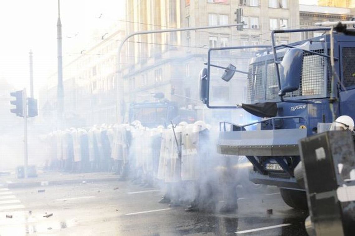 Zadyma w Warszawie w trakcie Marszu Niepodległości (zdjęcia)