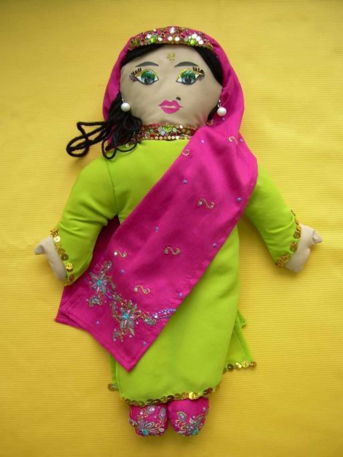 Zagłosuj na lalkę, pomóż ściągnąć Majkę