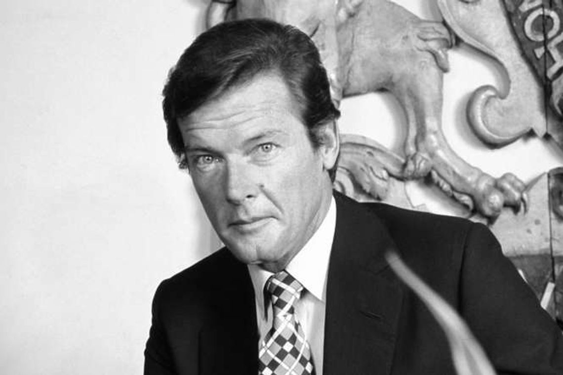 Zagrał Jamesa Bonda 7 razy. Roger Moore nie żyje