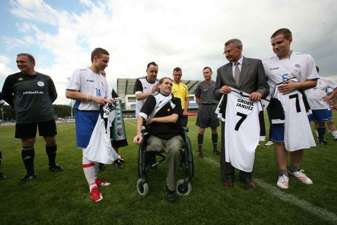 Zagrali w piłkę i zebrali pieniądze dla Grzegorza Sereja