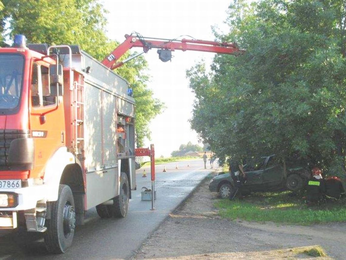 Zakalinki: Kierowca wjechał w drzewo, miał 3,1 promila Zakalinki: Kierowca wjechał w drzewo, miał 3,1 promila
