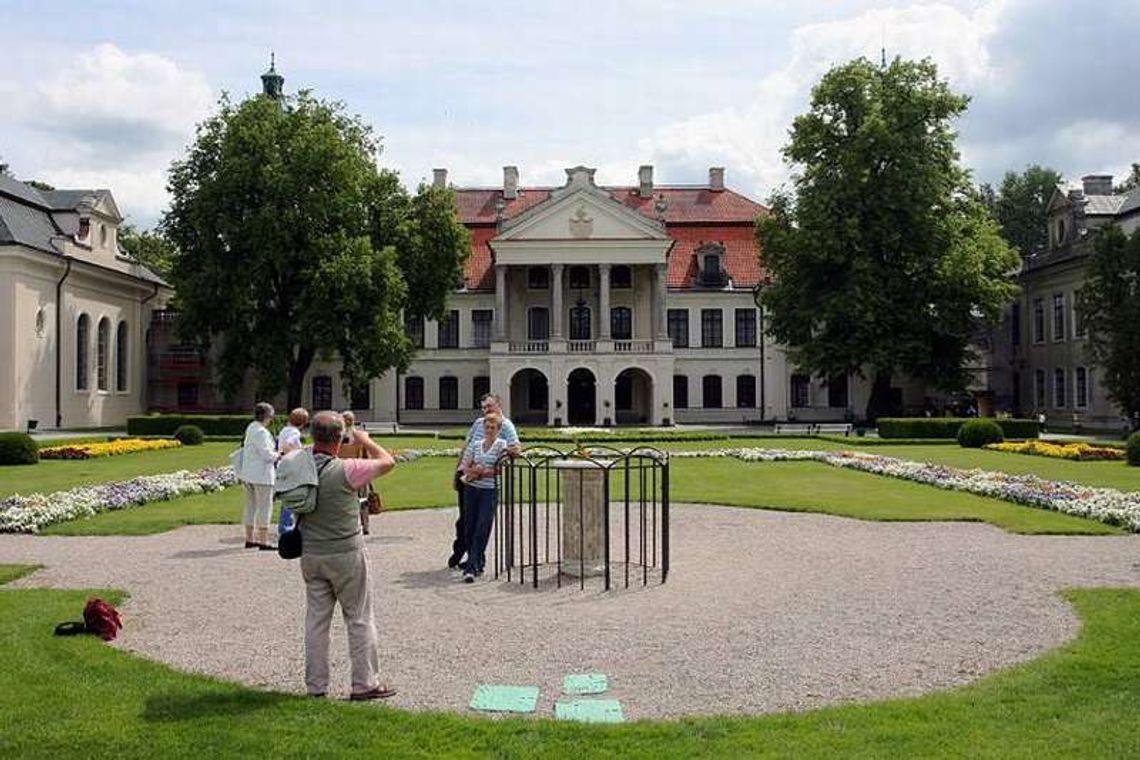 Zakaz fotografowania. Muzeum w Kozłówce lekceważy wyroki