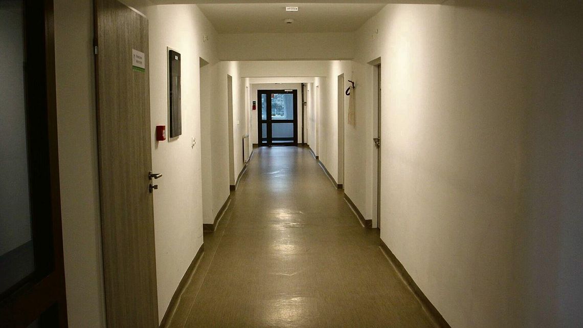 Zakaz odwiedzin w DPS. Niby można wejść ale nie wszędzie "Utrudniają kontakt z czystej złośliwości"