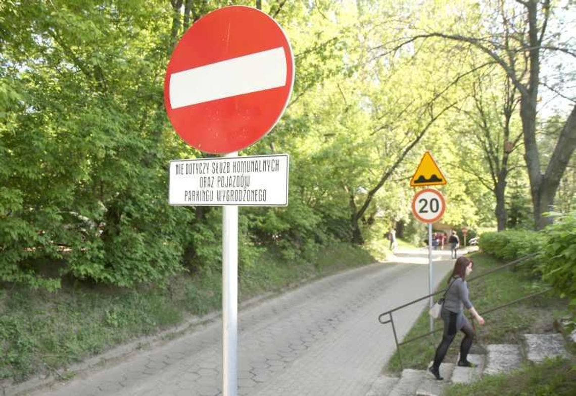 Zakaz wjazdu na osiedle, bo spółdzielnia nie może dogadać się z agencją