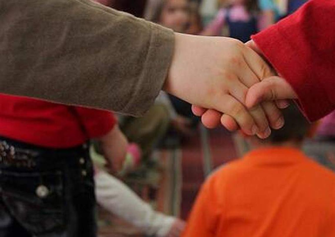 Zaklejanie dzieciom ust w przedszkolu w Parczewie. Dla zabawy?