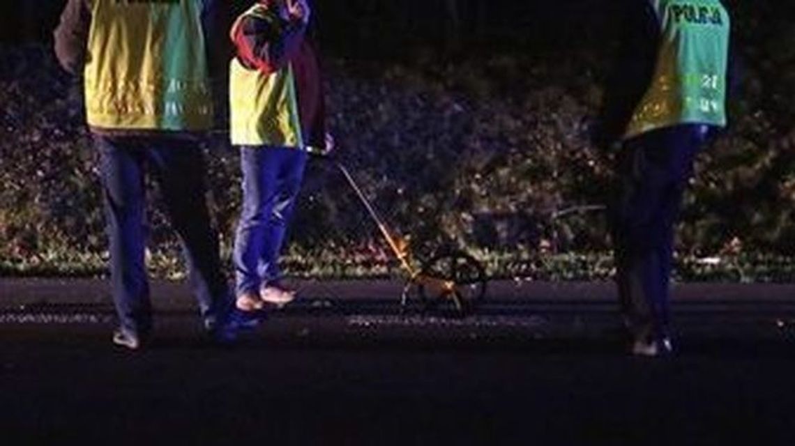 Zakręcie: Wypadek na DK 17, zderzenie busa z motorowerem Zakręcie: Wypadek na DK 17, zderzenie busa z motorowerem