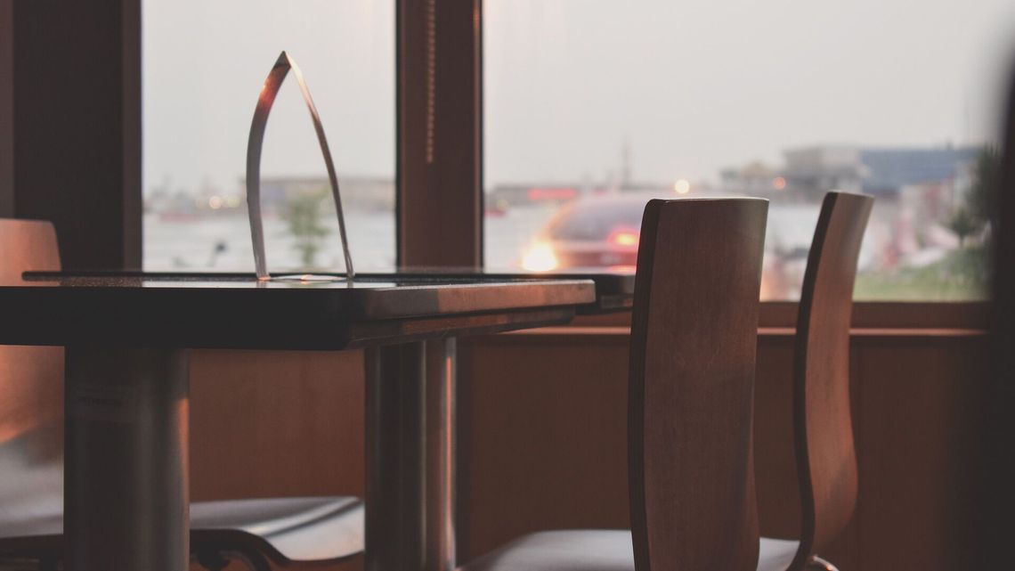 Zakupy do miejskiej kamienicy w Kraśniku. Stoliki, piekarnik i krzesła konferencyjne Zakupy do miejskiej kamienicy w Kraśniku. Stoliki, piekarnik i krzesła konferencyjne