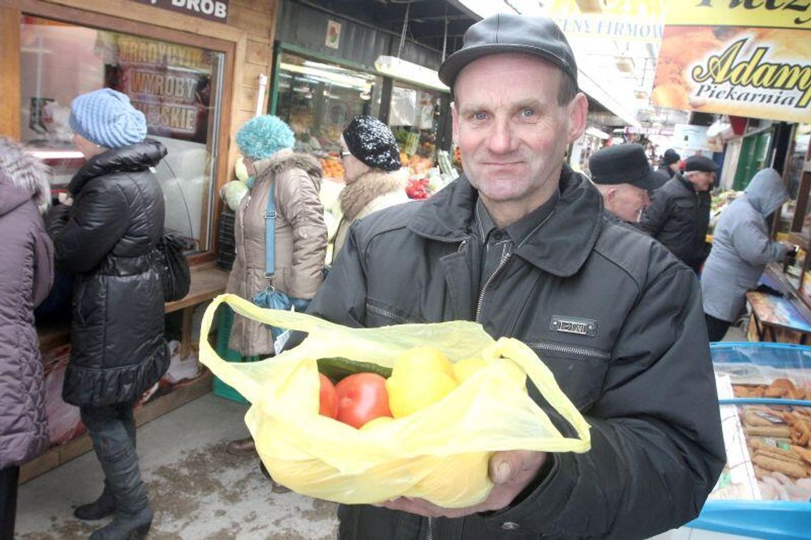 Zakupy na Wielkanoc. Ruch na targowiskach Zakupy na Wielkanoc. Ruch na targowiskach