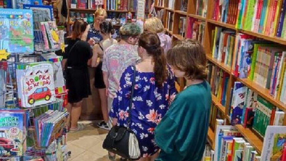 Zakupy przed pierwszym dzwonkiem. "300 zł od państwa starcza na waciki"