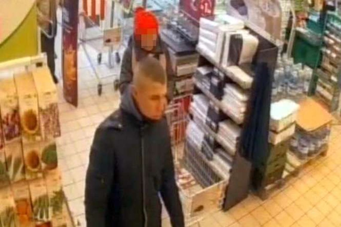 Załadował do torby 20 kaw i wyszedł ze sklepu (wideo) Załadował do torby 20 kaw i wyszedł ze sklepu (wideo)