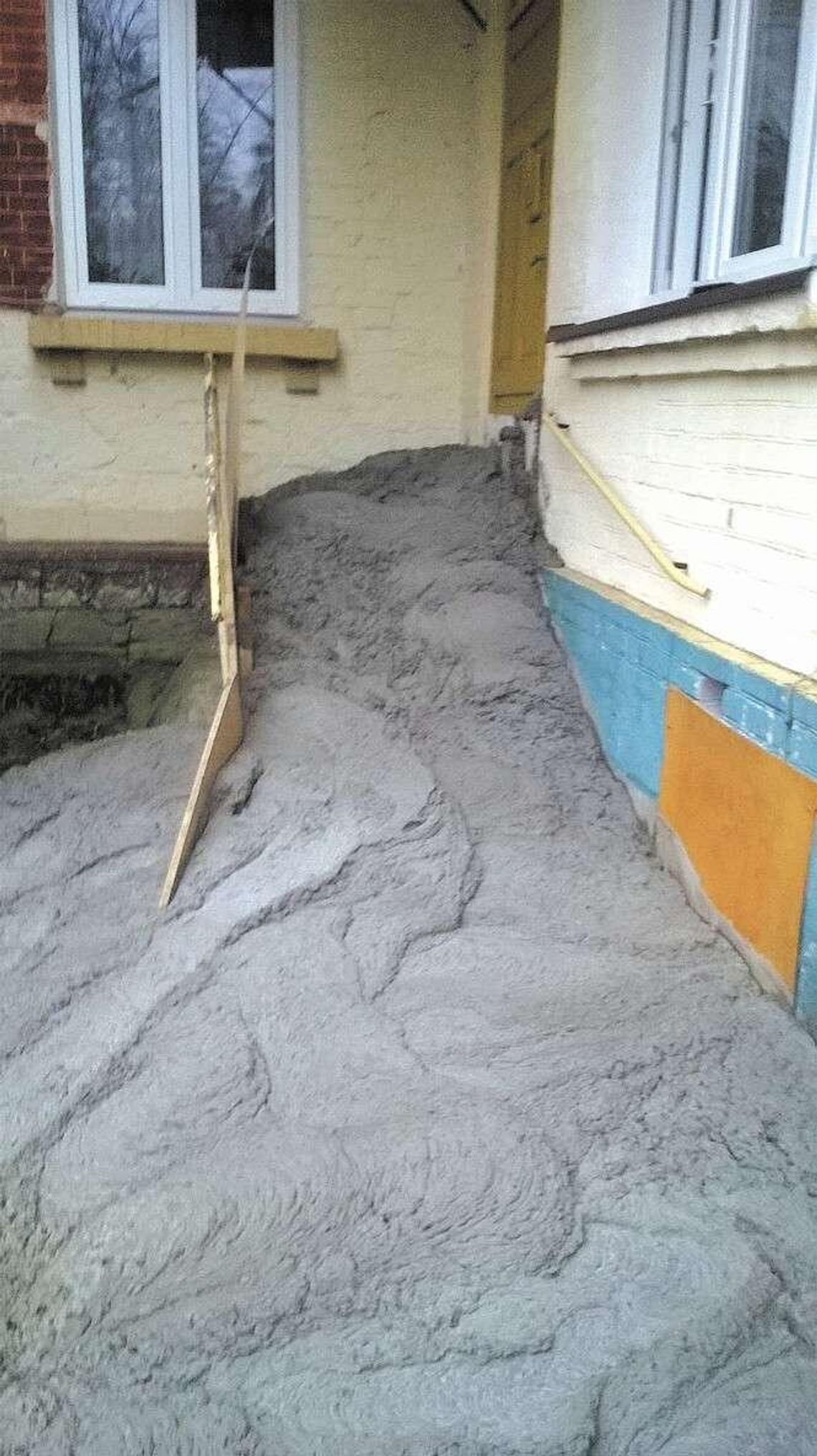 Zalali wejścia do domu 90-latkom. Urzędnicy dwa miesiące analizowali sprawę. Co postanowili?