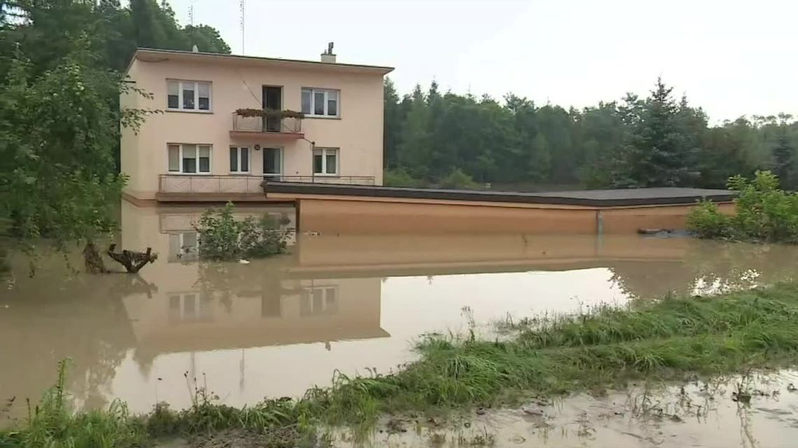 Zalane domy i ewakuacja mieszkańców po ulewach w Małopolsce