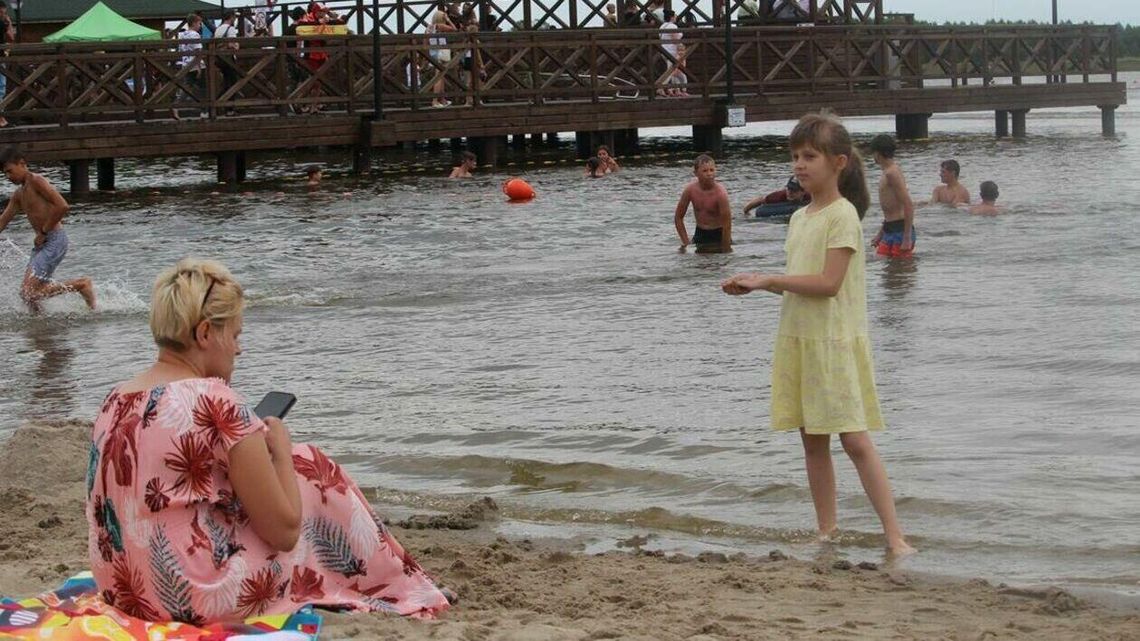 Zalew Zimna Woda z nowymi atrakcjami. Dmuchańce, muzyka i kino 