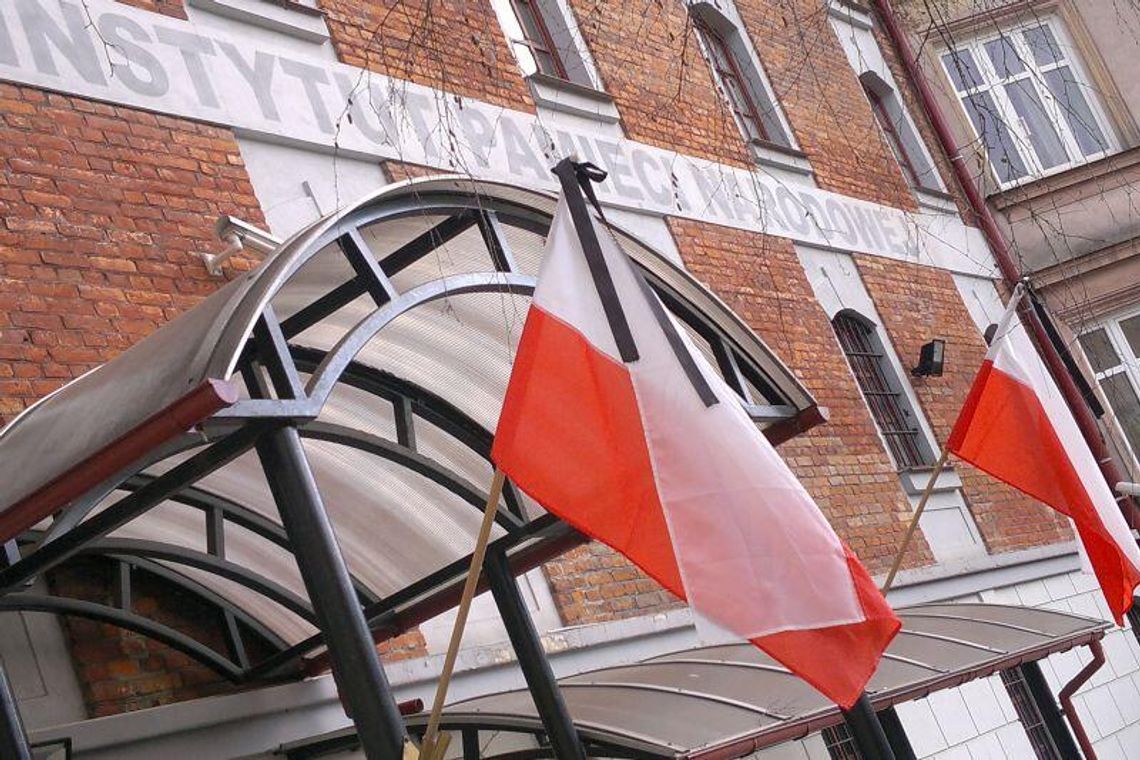 Żałoba narodowa w Lublinie: Odwołane imprezy, opuszczone flagi