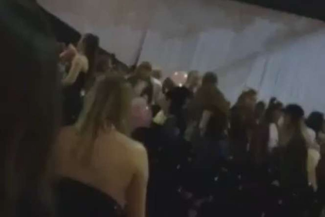 Zamach w Manchester Arena. Wybuch i panika (nagranie wideo)