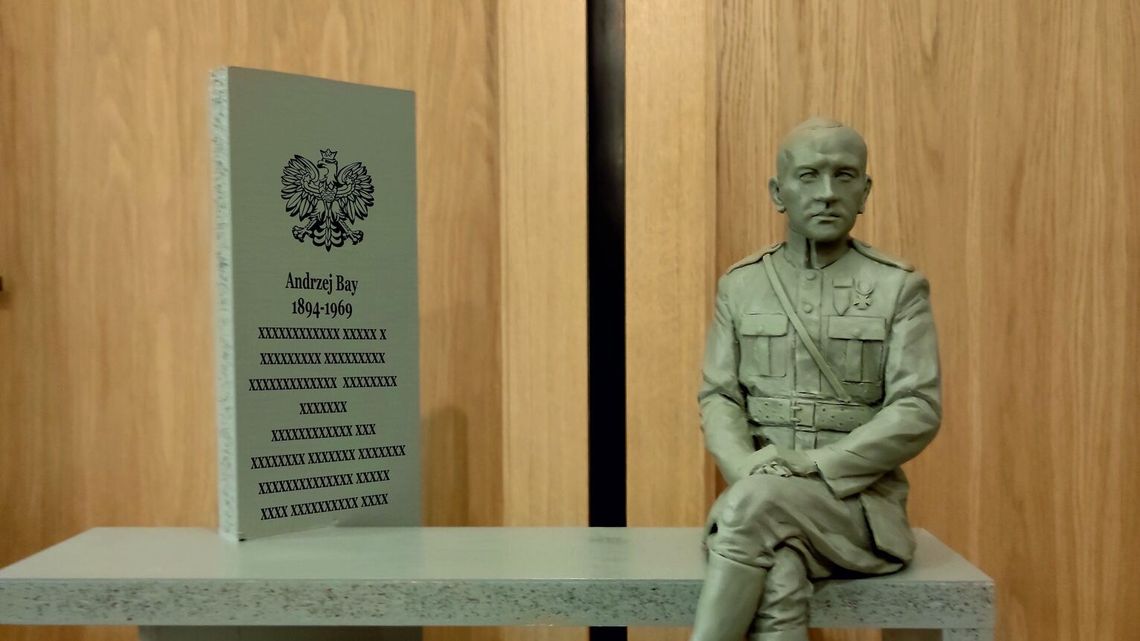 Zamiast Armii Radzieckiej ławeczka z burmistrzem Zamiast Armii Radzieckiej ławeczka z burmistrzem