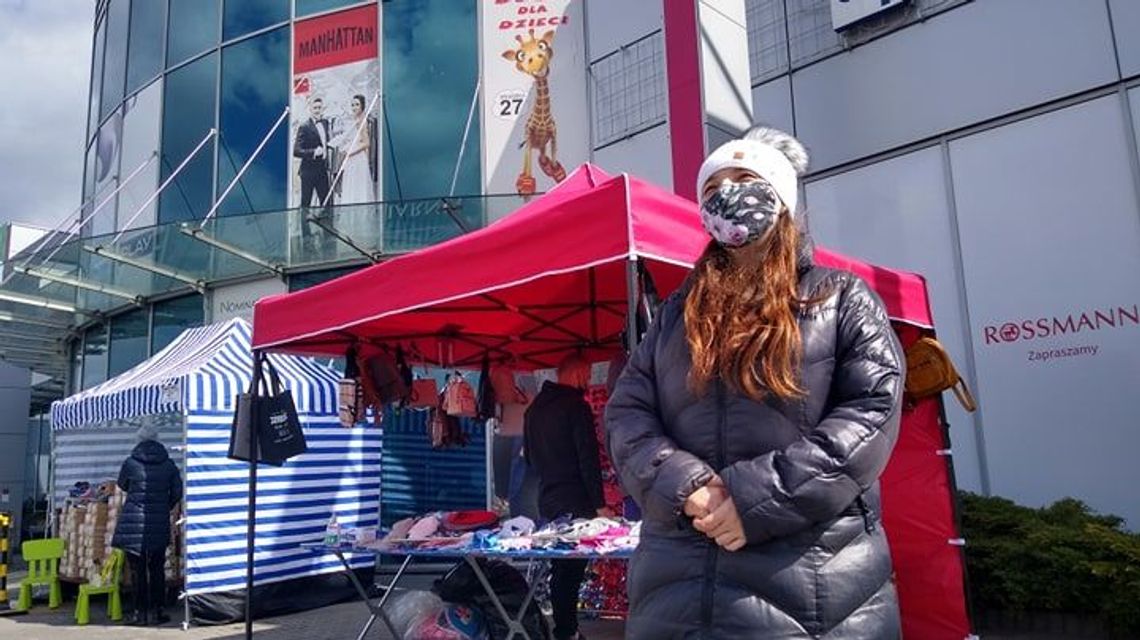 Zamiast butiku stragan. W Zamościu sprzedawcy wyszli przed galerię Zamiast butiku stragan. W Zamościu sprzedawcy wyszli przed galerię