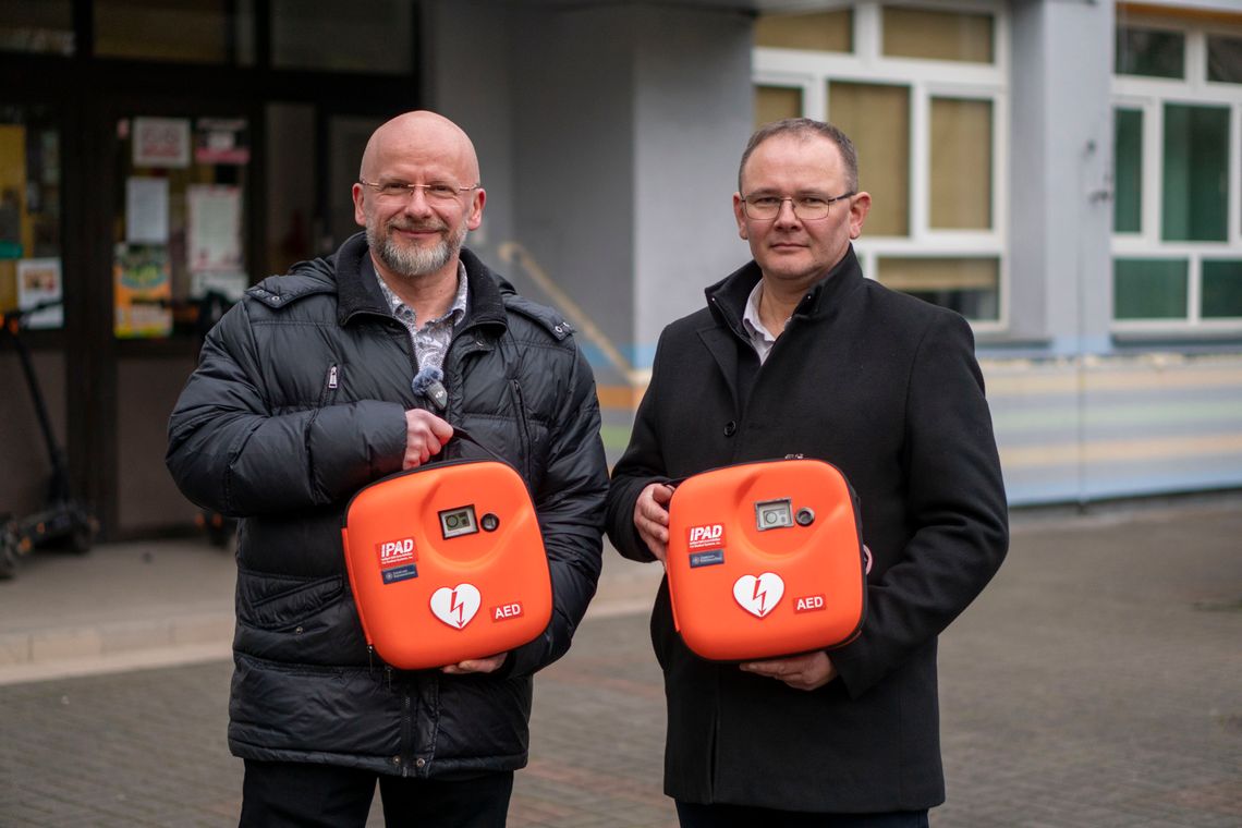 Zamiast diety defibrylatory. Radny z Łukowa inwestuje w ratowanie życia