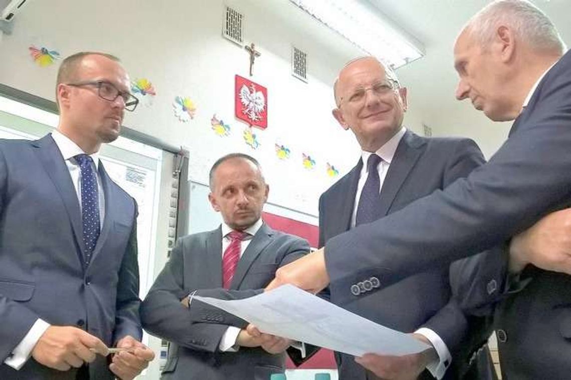 Zamiast kościoła wolą szkołę. Prezydent nie wycofuje uchwały ale obiecuje również szkołę