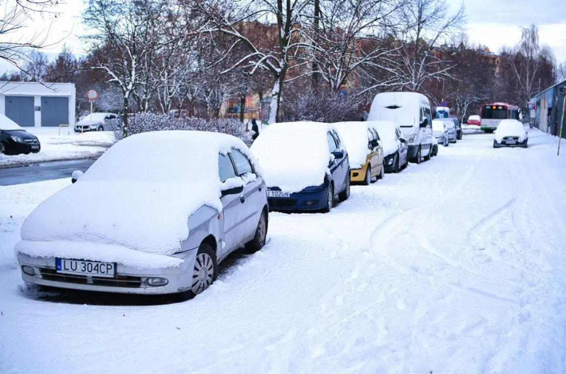 Zamiecie śnieżne w całym województwie. Synoptycy apelują o ostrożność Zamiecie śnieżne w całym województwie. Synoptycy apelują o ostrożność