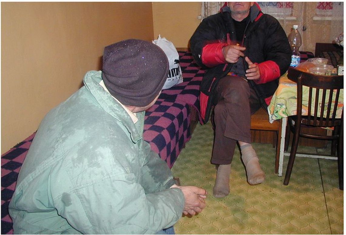 Zamienia się w pijacką melinę