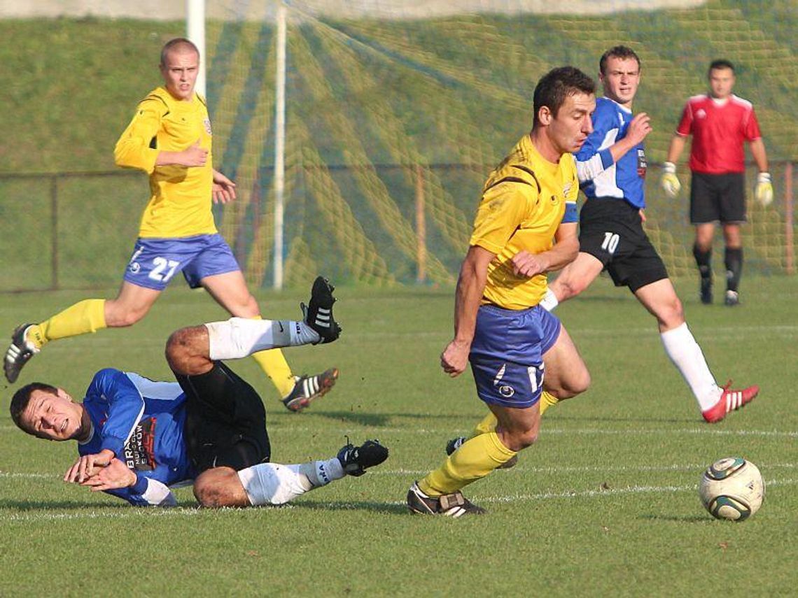 Zamieszanie w IV lidze. Ośmiu drużynom grozi awans i... spadek